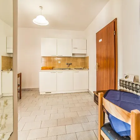 Juric 1049 أوماغ